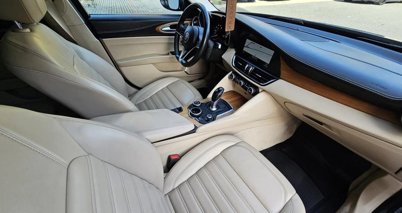 Alfa Romeo Giulia cena 89900 przebieg: 90500, rok produkcji 2017 z Rzeszów małe 92